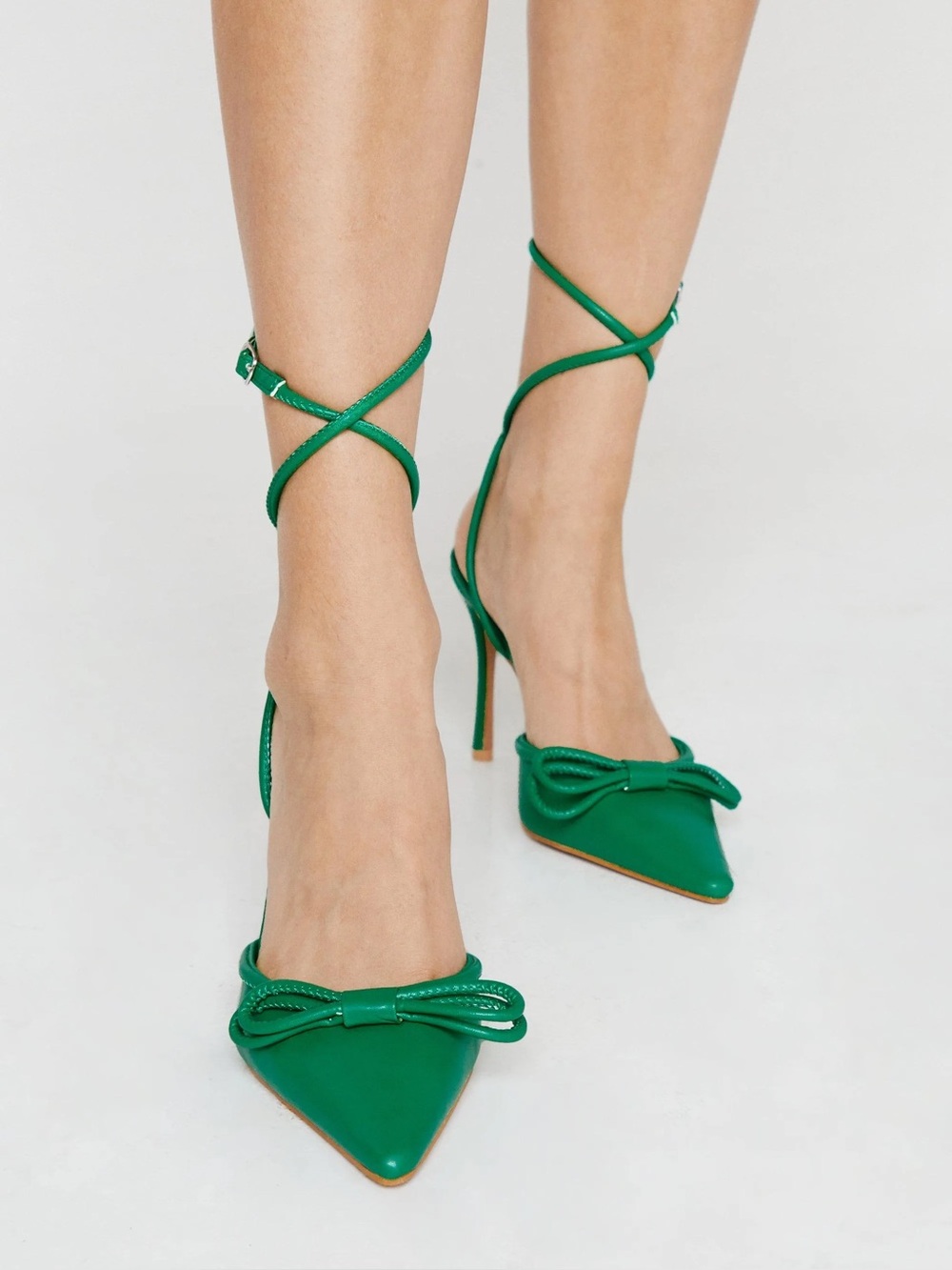 PRETTY LITTLE THING STRAPPY COURT HEELS SZ8